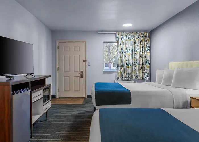 Days Inn & Suites By Wyndham Flagstaff I-40