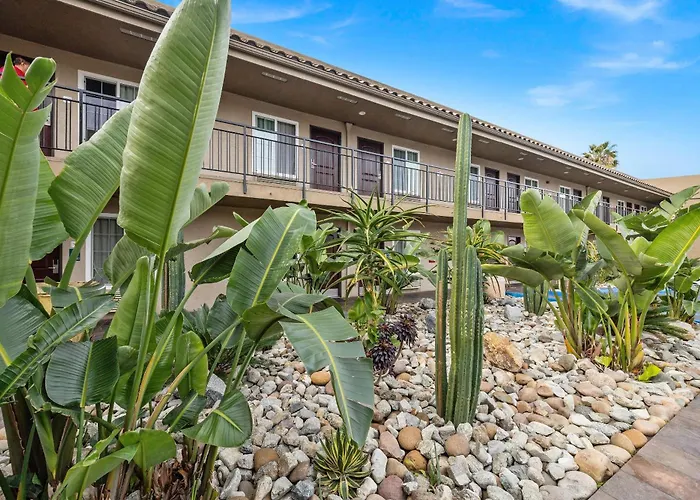 Econo Lodge Inn & Suites Escondido Downtown
