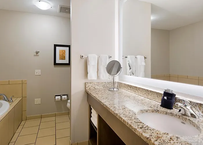 Clubhouse Hotel And Suites Pierre