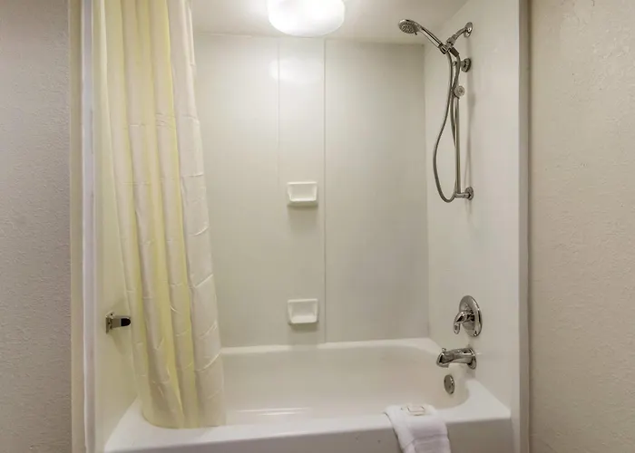 Clarion Hotel Jackson Northwest