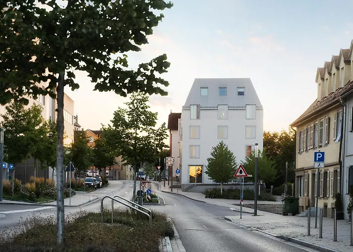 Hotel Bergamo Modern&zentral in Ludwigsburg Klimaanlage 3 Min zum Schloss WLAN Frühstück optional besonderes nachhaltiges Stadthotel in moderner Holzbauweise