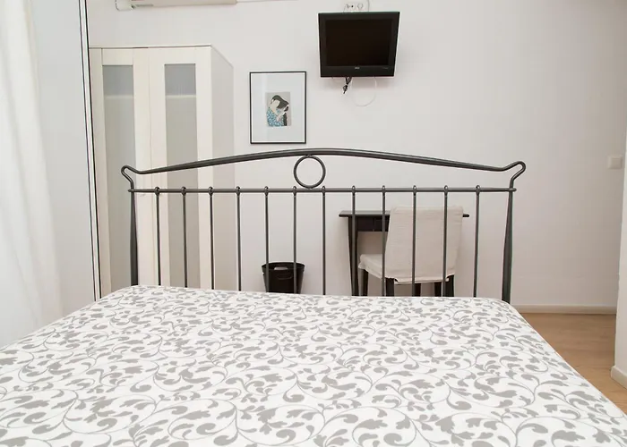 Hostal Five Gates Osuna
