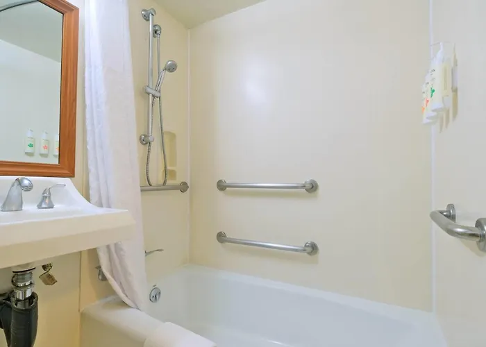 Ramada Plaza By Wyndham Waikiki Hotel Honolulu
