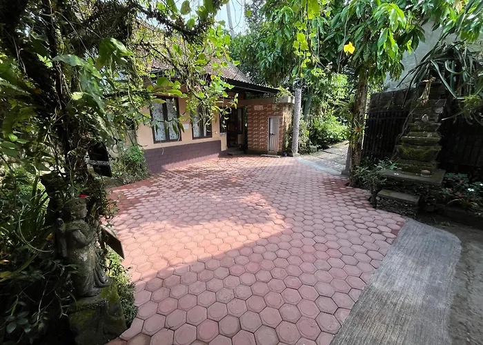 Khrisna Hs And Cottages