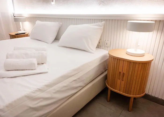 Lux Hotel 5 Mins Walk From Port Of Piraeus And Metro Station