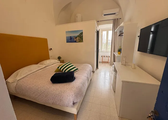 Bed and Breakfast Relais Il Chiostro Historic Courtyard & Panoramic Terrace Near Sorrento Massa Lubrense