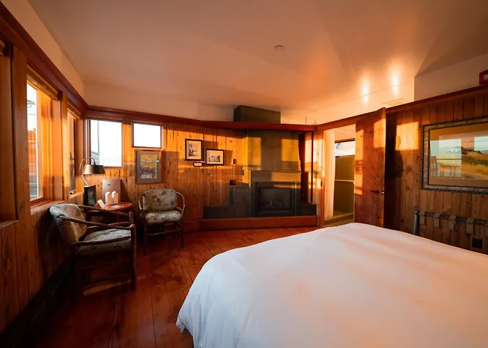 The Inn At Newport Ranch Inglenook