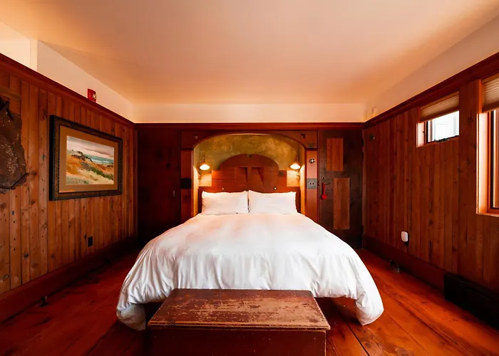 The Inn At Newport Ranch Inglenook
