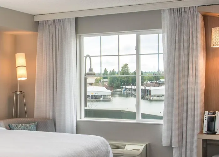 Courtyard By Marriott Portland North
