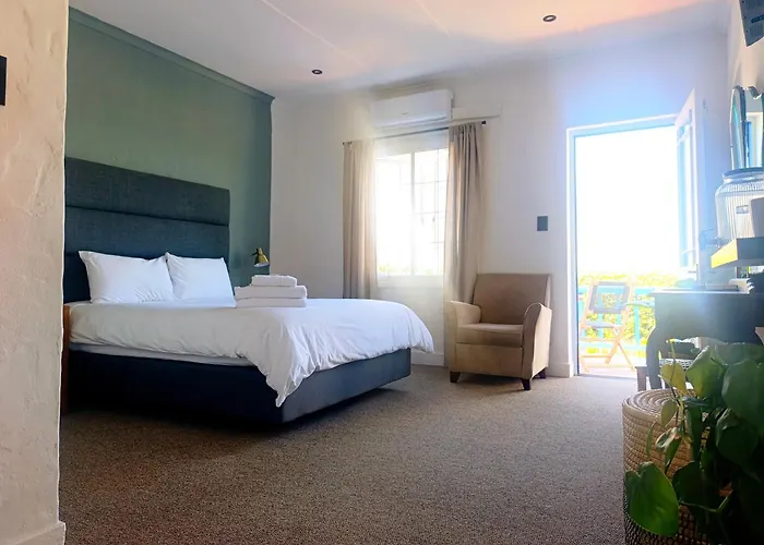 Guinea Fowl Lodge - Lagoon & Heads View B&B, Central Knysna