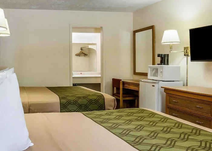 Econo Lodge Lawrence Near University