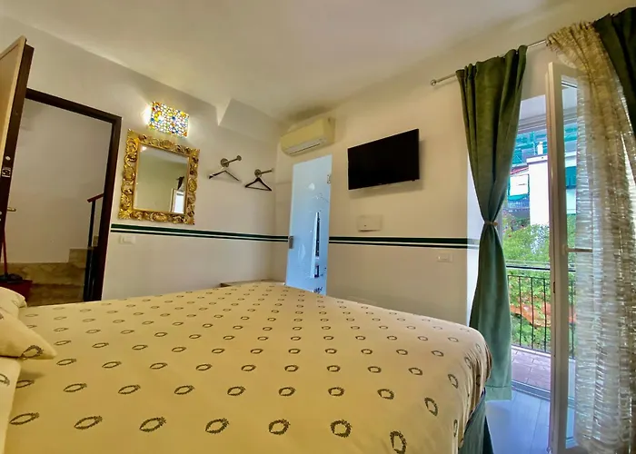 Giovanni Rooms Manarola