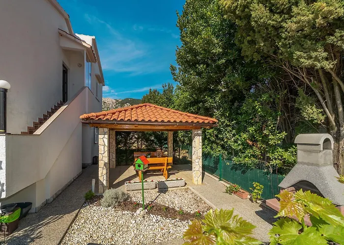 Rooms & Apartment Albina Baška