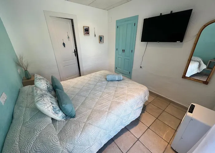 Bed and Breakfast La Puerta Azul Jávea