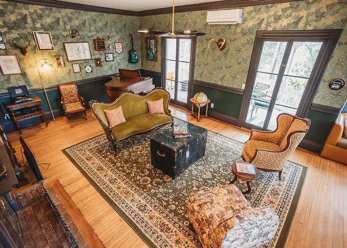 Hideaway Inn Lenox
