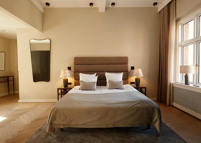 Ascot Hotel
