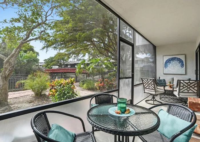 Park Shore Resort By Mike Z Rentals (Adults Only)