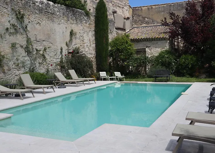 Bed and Breakfast Les Jardins De La Livrée à Villeneuve-lès-Avignon