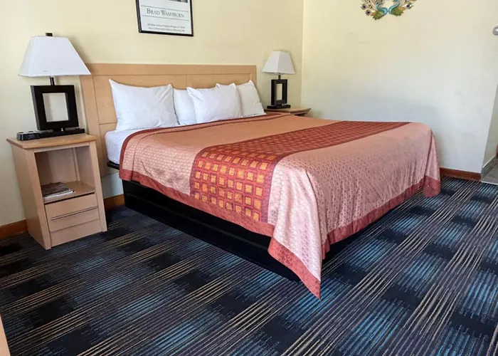 Colonial Motel