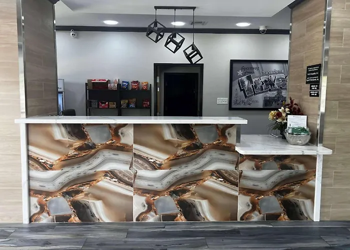 Super 8 By Wyndham Pasadena Hotel