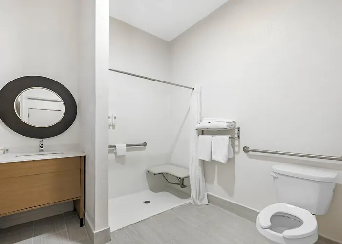 Comfort Suites Near Indianapolis Airport