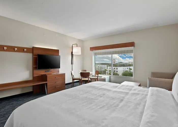 Holiday Inn Express & Suites Orlando- Lake Buena Vista By Ihg