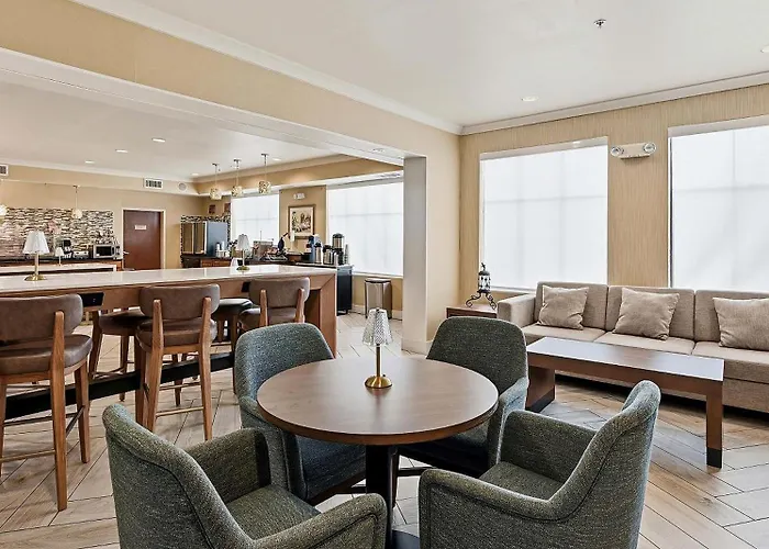 Best Western Plus Hannaford Inn & Suites