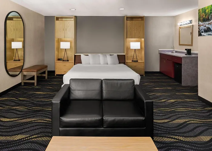 Baymont By Wyndham Logan Hotel