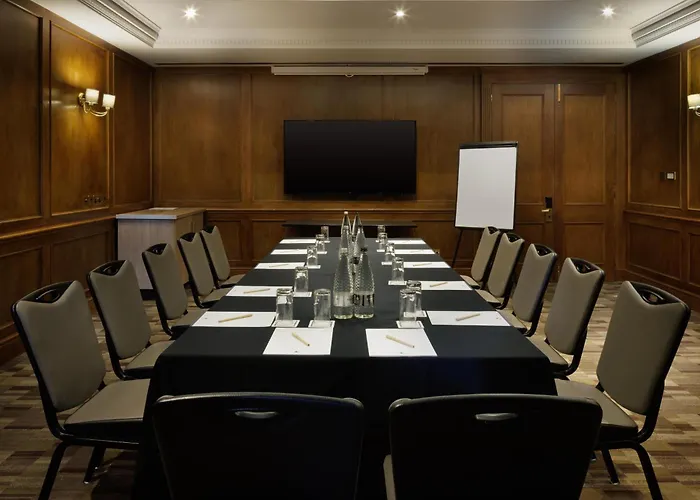 Hotel Doubletree By Hilton Southampton Chilworth 