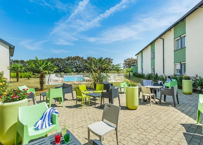 Hôtel Ibis Styles Bourges - Piscine extérieure chauffée - Restaurants à proximité