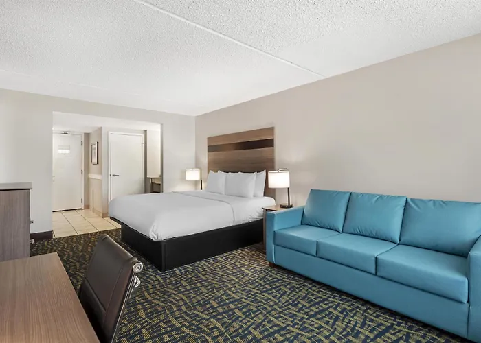 Best Western Plus Holiday Sands Inn & Suites