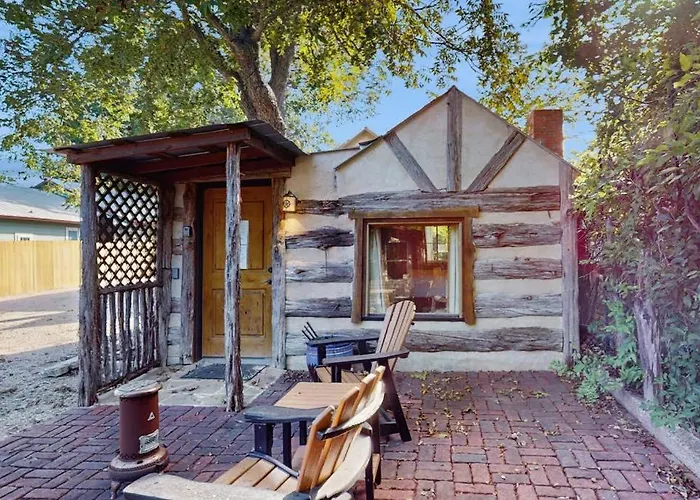 The Cabin @ Durst Haus Fredericksburg