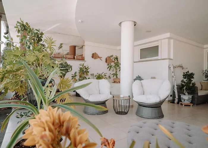 Love & Fama Hotel
