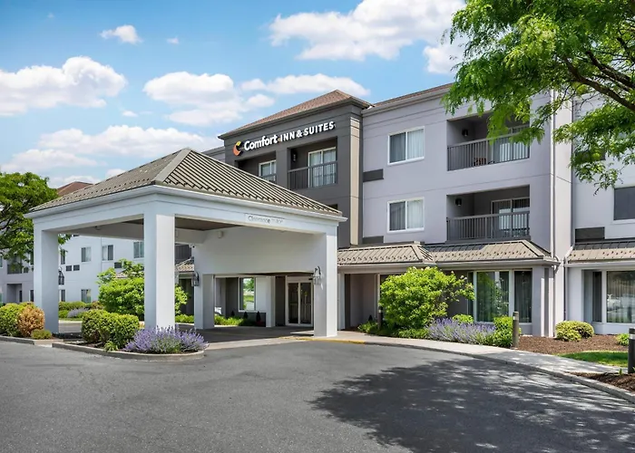 Comfort Inn & Suites Bethlehem Lehigh Valley Airport