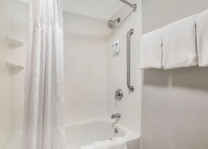 Comfort Inn & Suites Bethlehem Lehigh Valley Airport