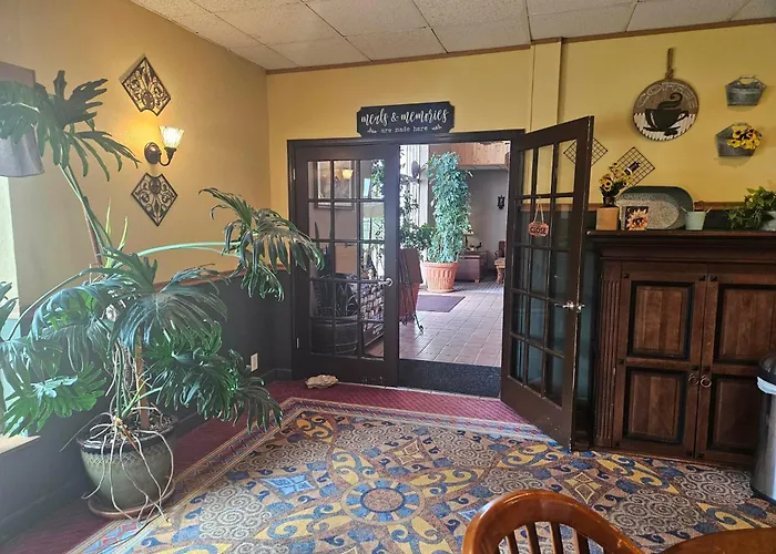The Lodge At Russell - Russell Inn