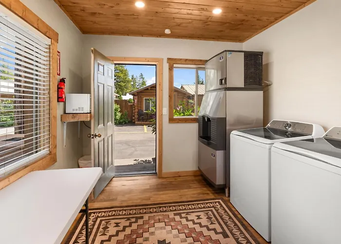 Elkhorn Cabins And Inn West Yellowstone