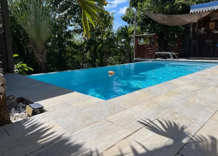 BUNGALOW La Tortue Bleue Bouillante