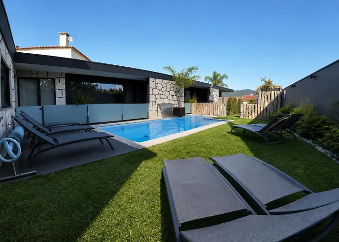 Abraços dos Avós - Casas de aldeia