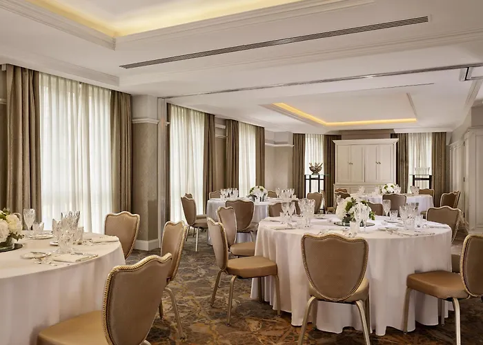 The College Green Dublin Hotel, Autograph Collection