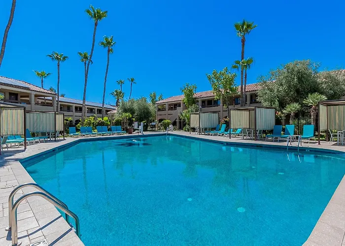 La Fuente Inn & Suites