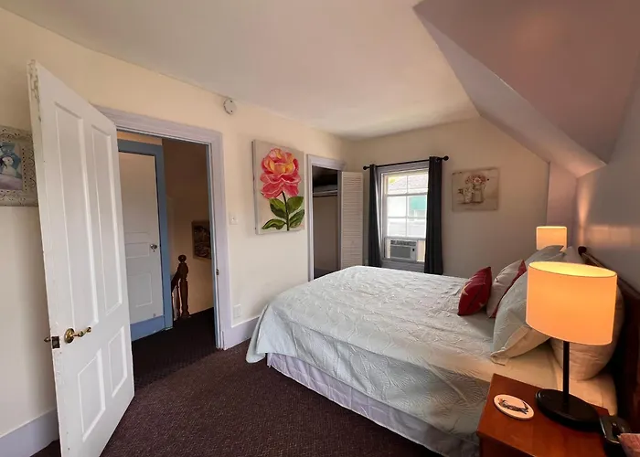 Claddagh Motel & Suites