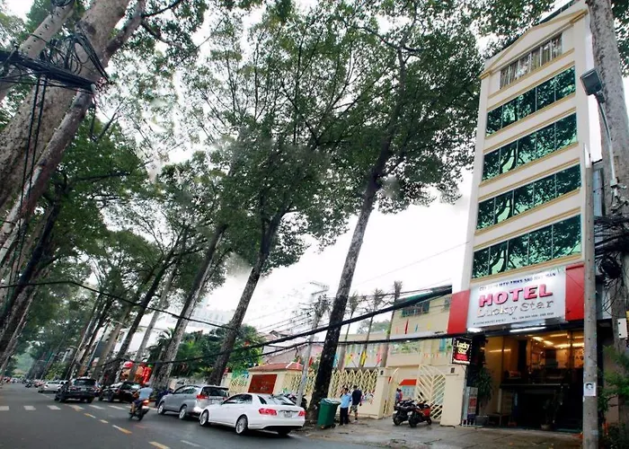 Lucky Star Saigon Hotel