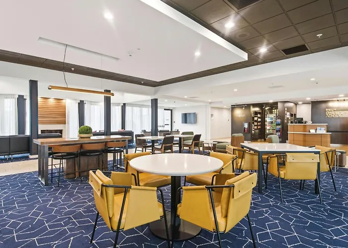 Courtyard By Marriott Columbus Hotel