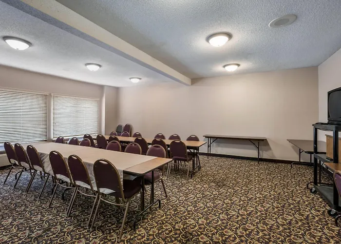 Quality Inn & Suites Lawrence - University Area