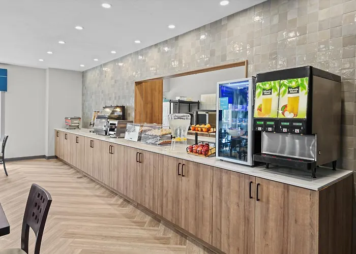 Home Inn & Suites Regina Airport
