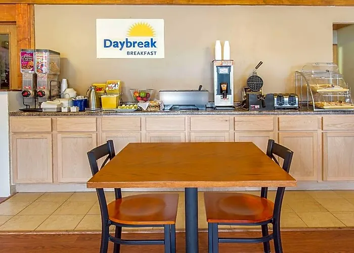 Days Inn By Wyndham Sheboygan/The Falls