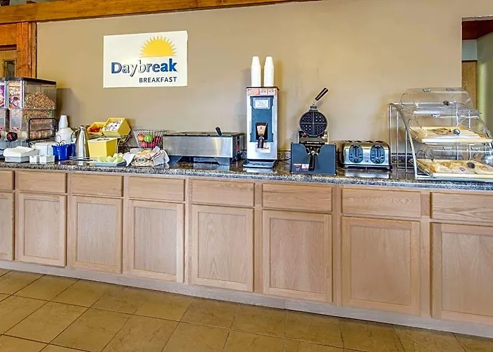 Days Inn By Wyndham Sheboygan/The Falls