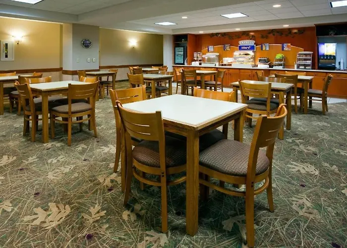 Holiday Inn Express & Suites Winner By Ihg