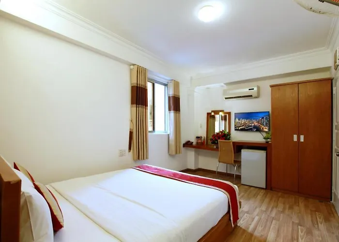 Lucky Star Saigon Hotel